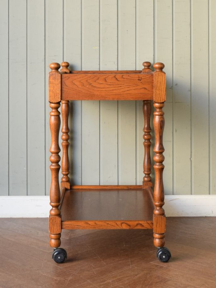 アンティークワゴンの側面