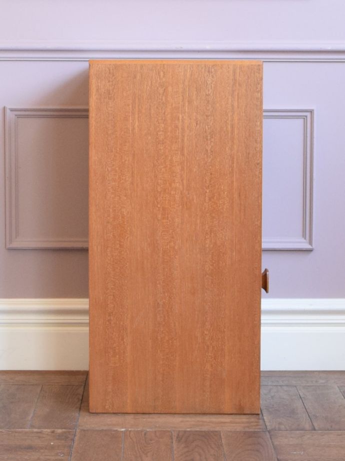 ビンテージキャビネットの側面