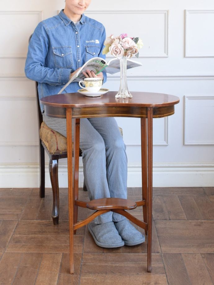 アンティークのオケージョナルテーブル