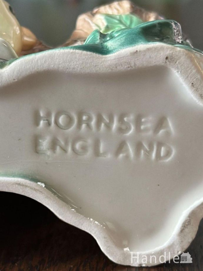 フラワーベースのバックスタンプ