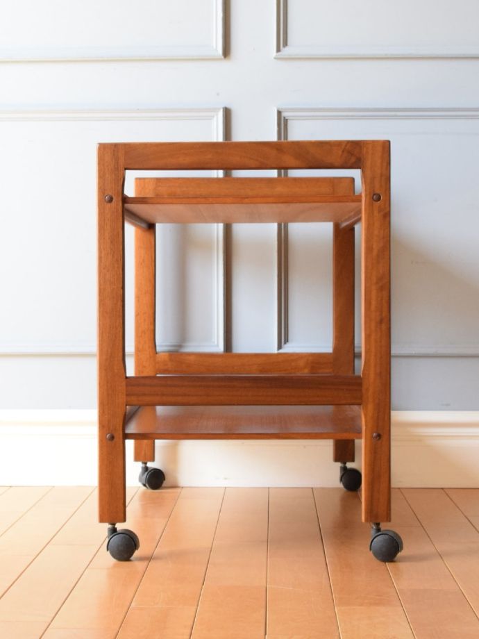 ビンテージワゴンの側面