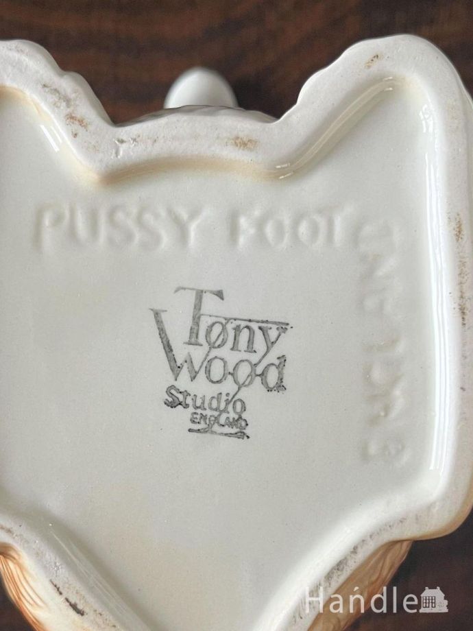 ティーポットのバックスタンプ