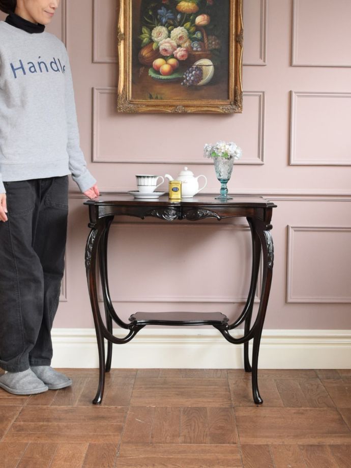 アンティークのサイドテーブル