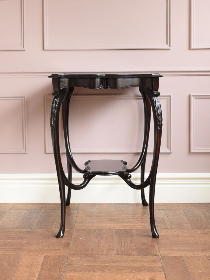 アンティーク家具の側面