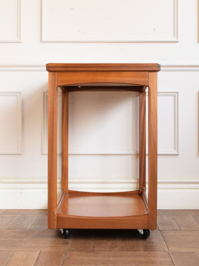 ビンテージワゴンの側面