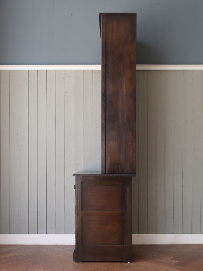 アーコールのキャビネットの側面