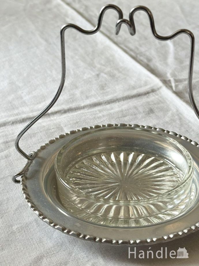 アンティーク 雑貨のガラス小物　アンティーク雑貨　ボウル 塩入れ?　イギリスの食卓には欠かせないアイテム最後の味付けをするのは食べる人自身と言う個人主義を大切にするイギリスでは、食卓には欠かせないスパイスケース。(pg-6442)