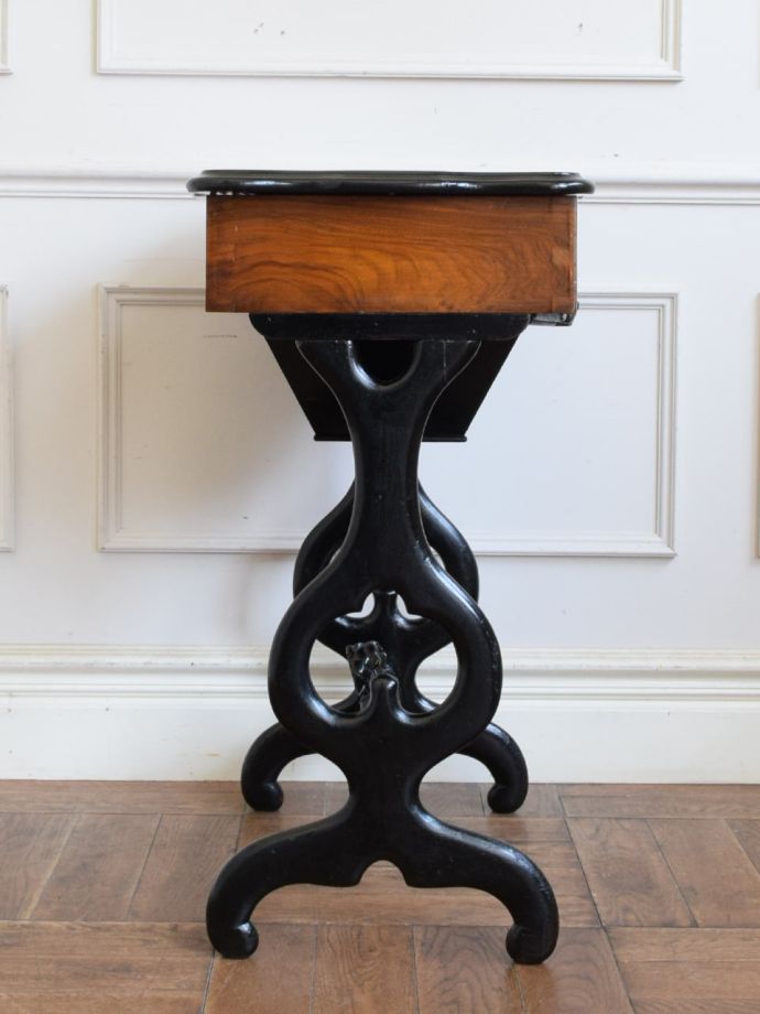 アンティーク家具の側面