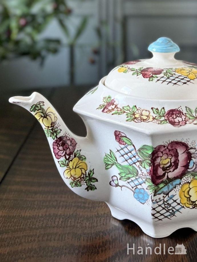 アンティークのティーポット