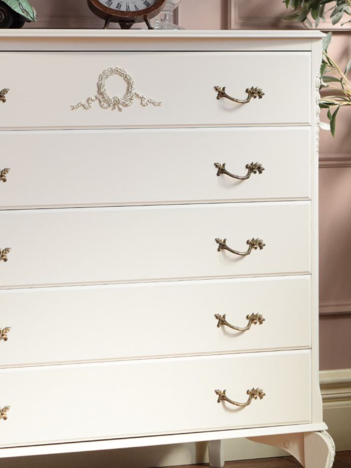 フランスの家具らしい装飾