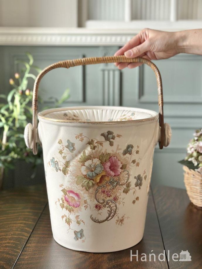 陶磁器のバケツ