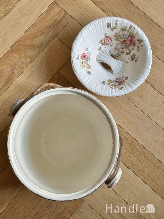 美しいお花模様が手描きされたアンティークの陶磁器、クラウンデボン社