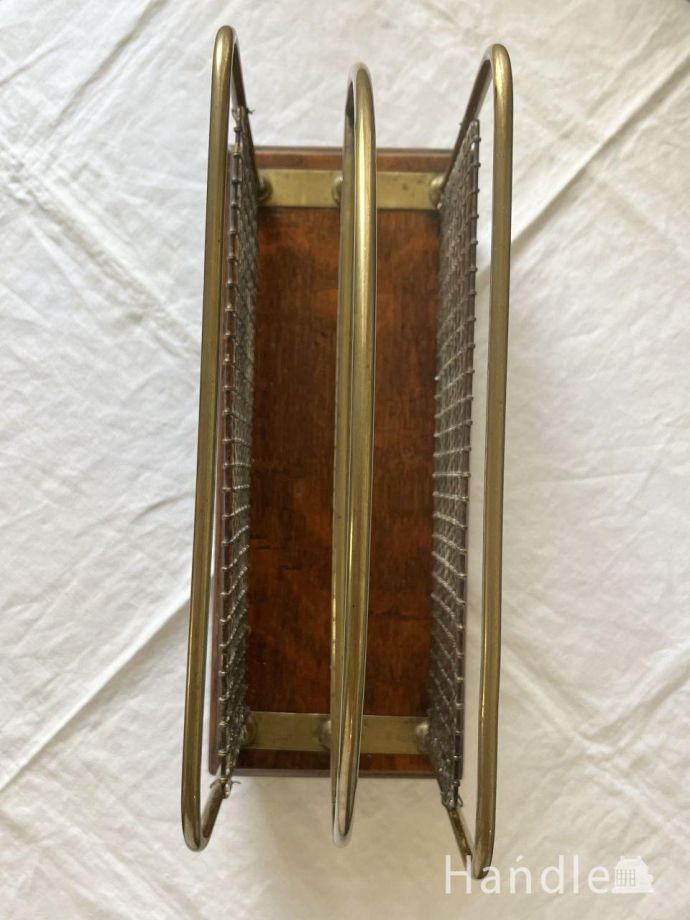 たっぷり収納できるマガジンラック