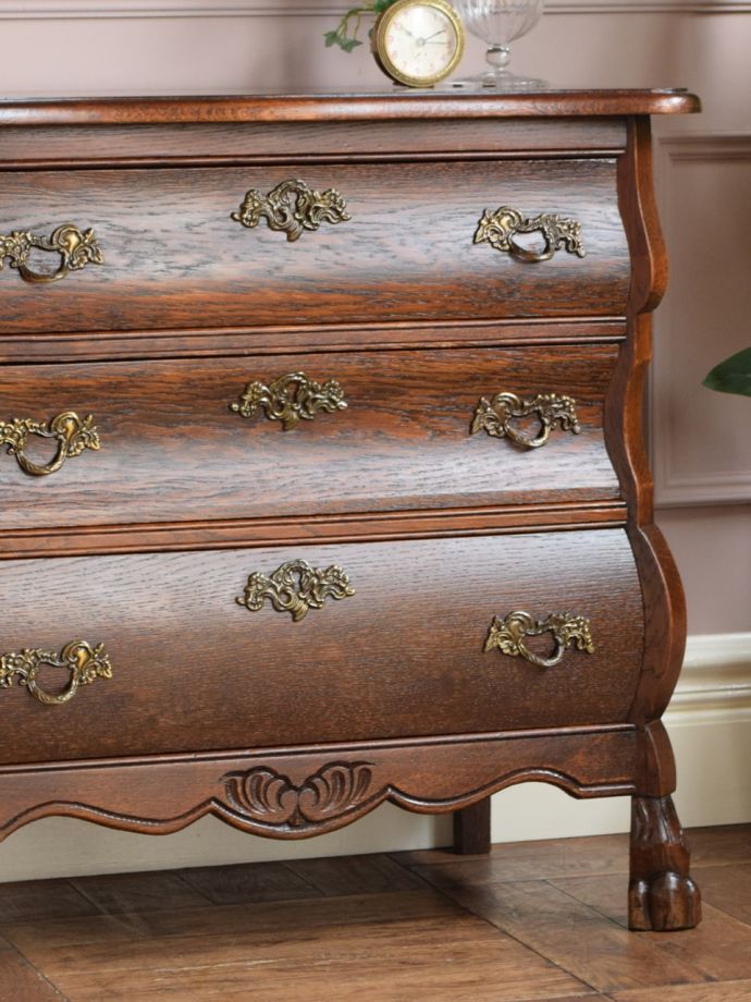 アンティークのコモードの魅力
