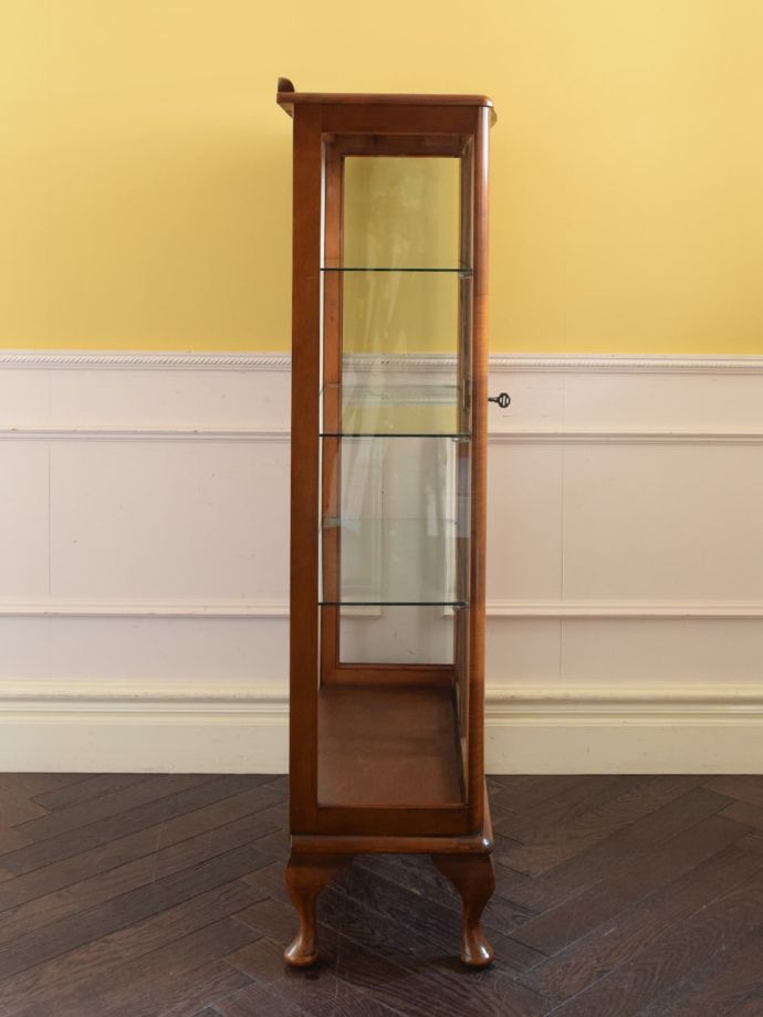 キャビネットの側面