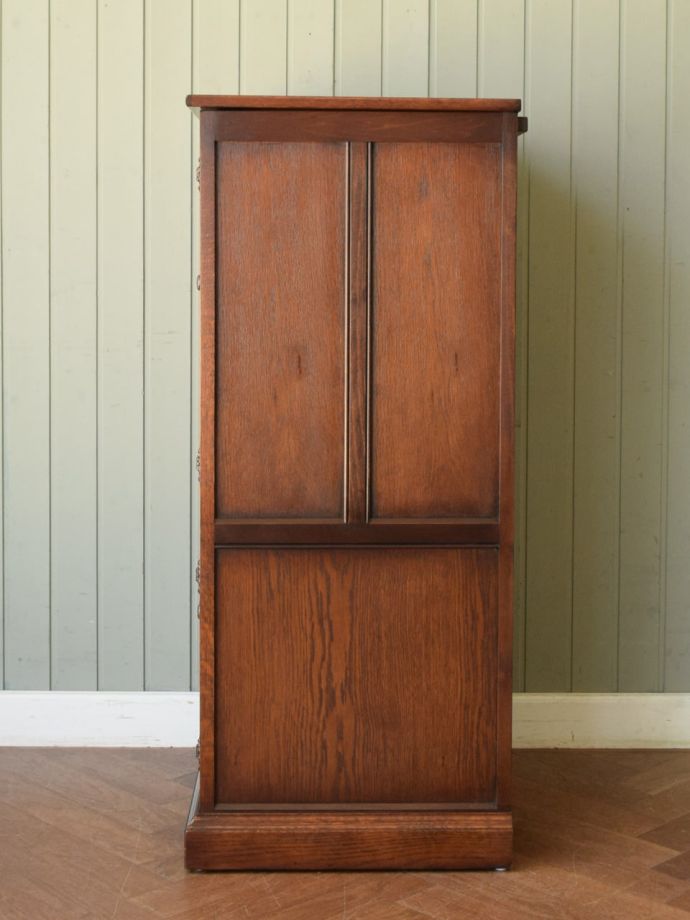 キャビネットの側面