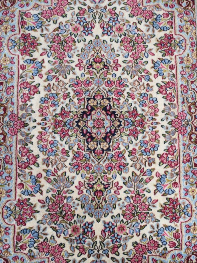 華やかな絨毯の柄