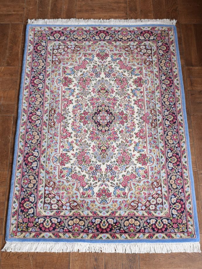 美しいペルシャ絨毯