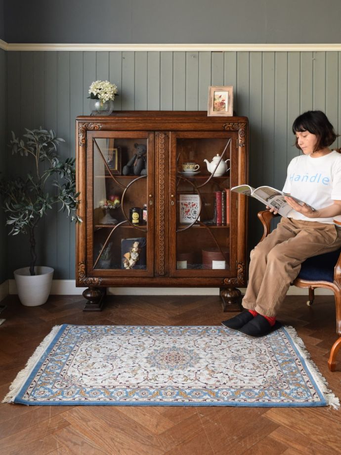 イスワファンの美しいペルシャ絨毯