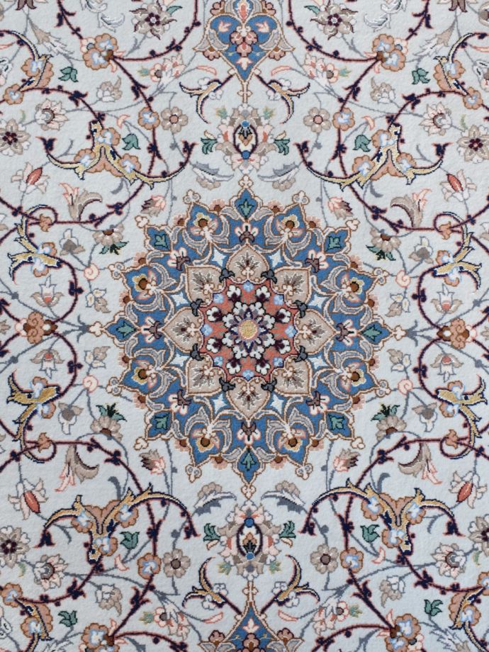 華やかなメダリオン柄