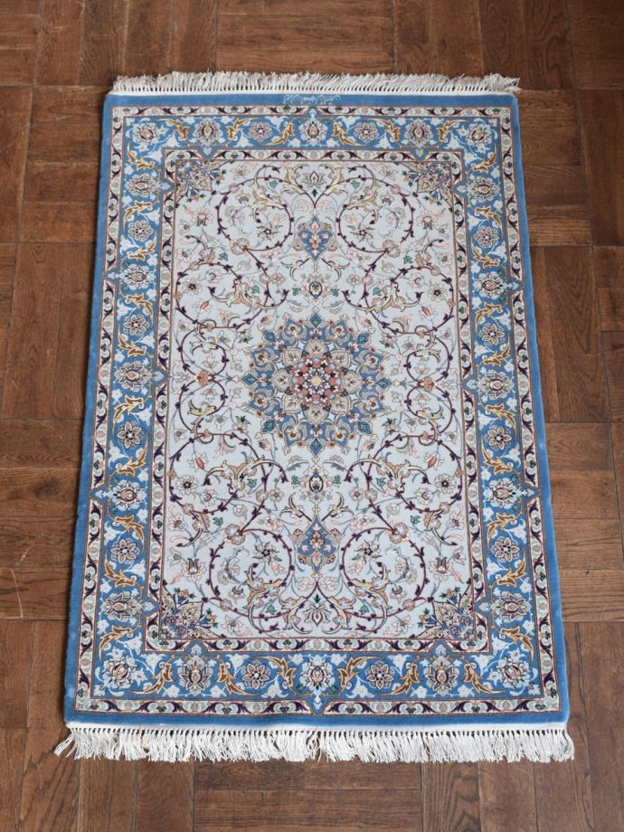 美しいペルシャ絨毯