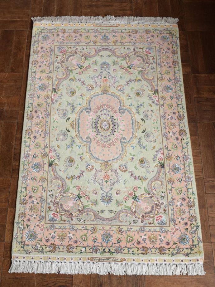 美しいペルシャ絨毯