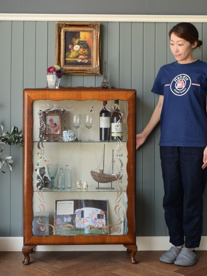 英国アンティークのガラスキャビネット