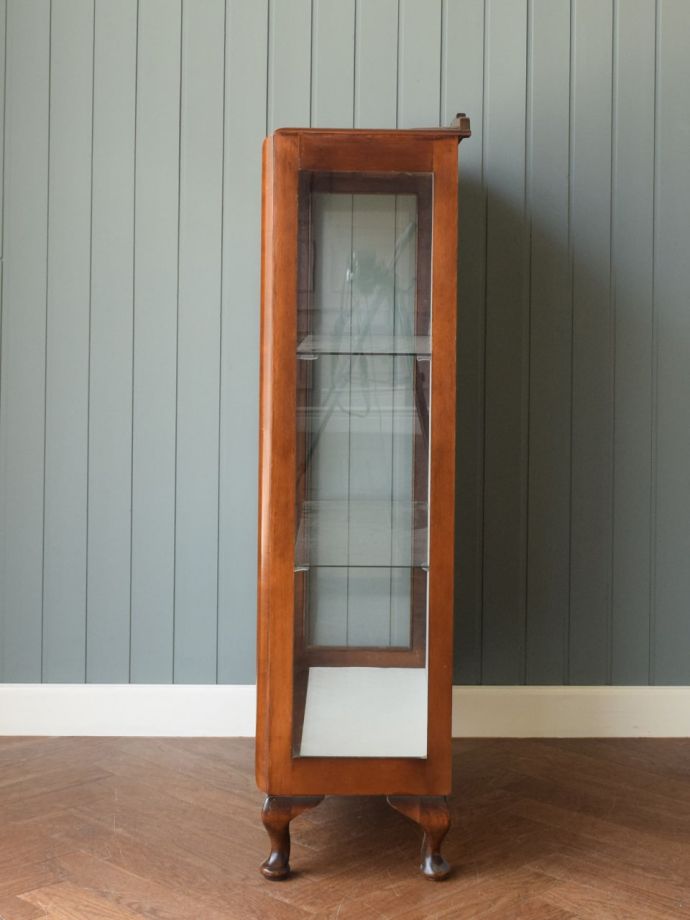 キャビネットの側面