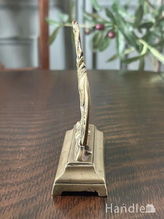 アンティークの真鍮オブジェ