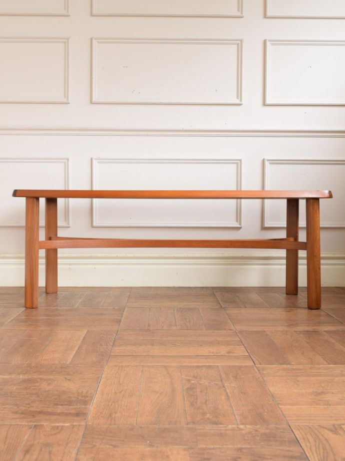 ビンテージテーブルの側面