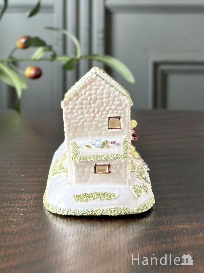 陶磁器で出来たお家