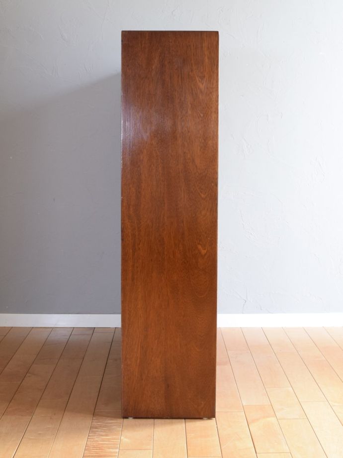 ビンテージキャビネットの側面