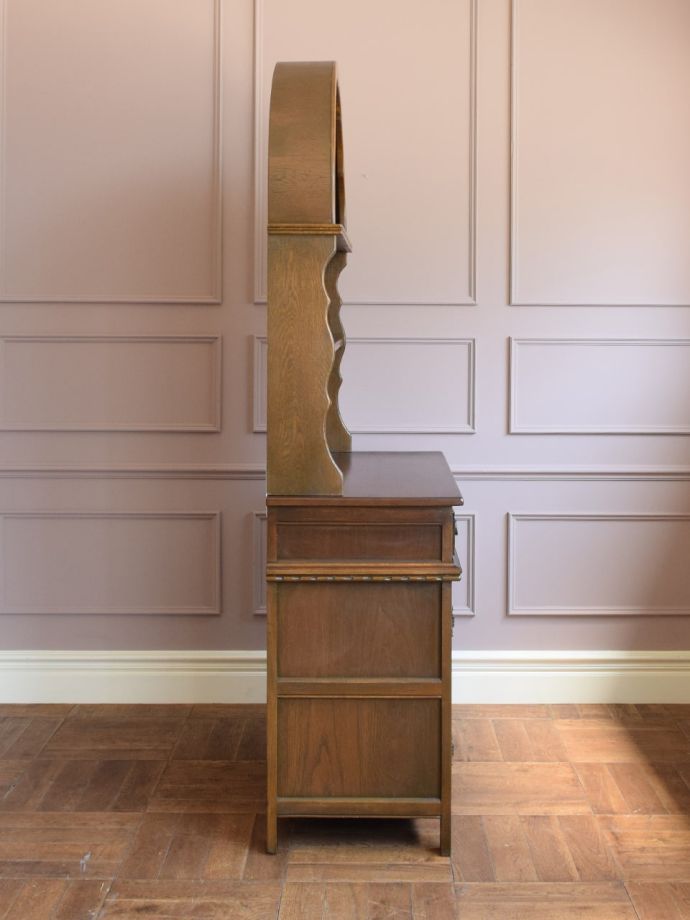 オープンシェルフの側面