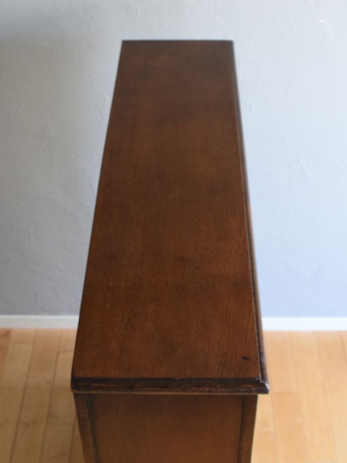 キャビネットの天板