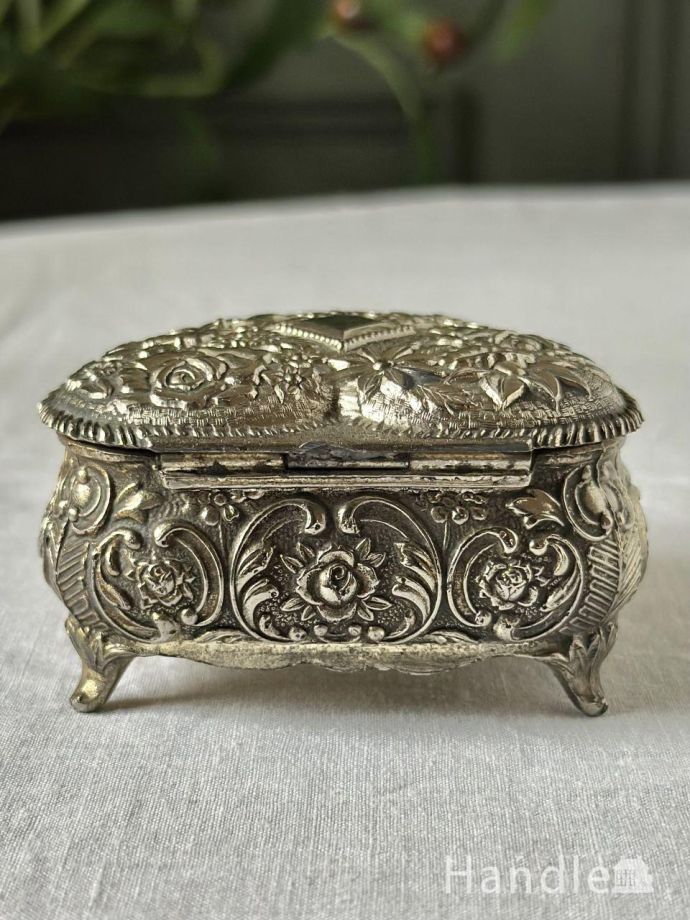 英国アンティークの小物入れ