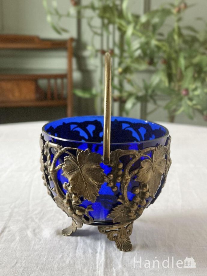 アンティークのボウルの横面