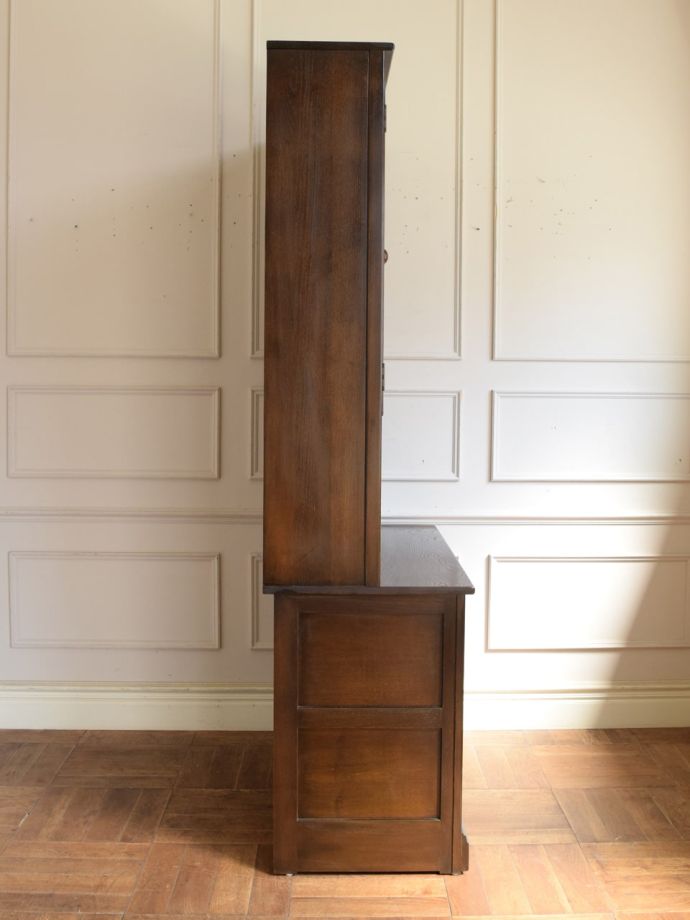 アーコールのキャビネットの側面