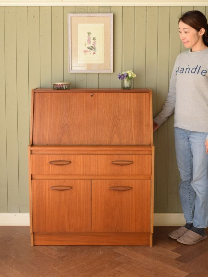 北欧スタイルのおしゃれなビューロー