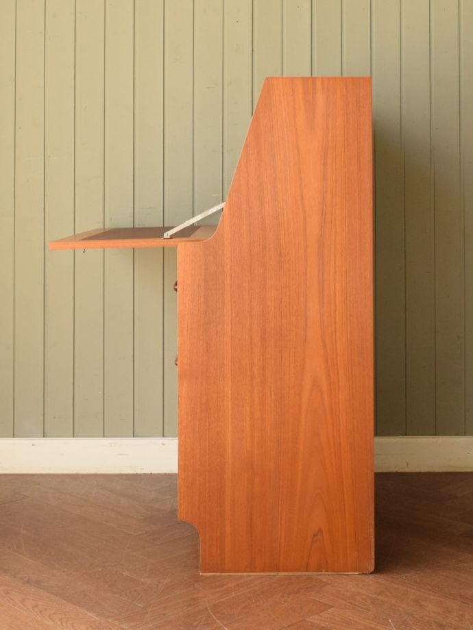 ビューローの側面