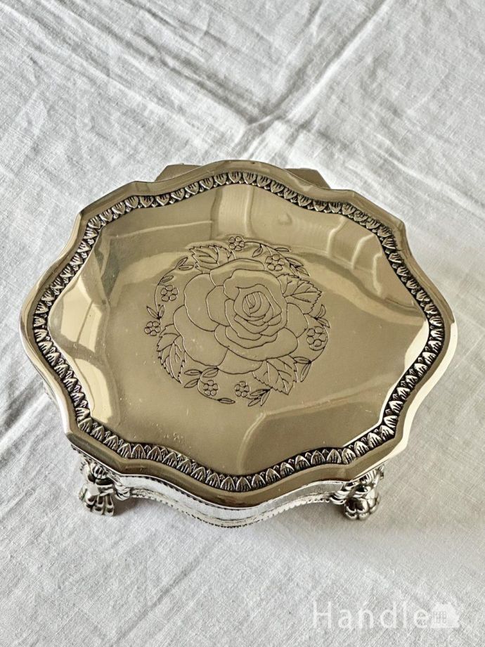 ライオンが宝物を守ってくれるアンティークボックス、イギリスから届い