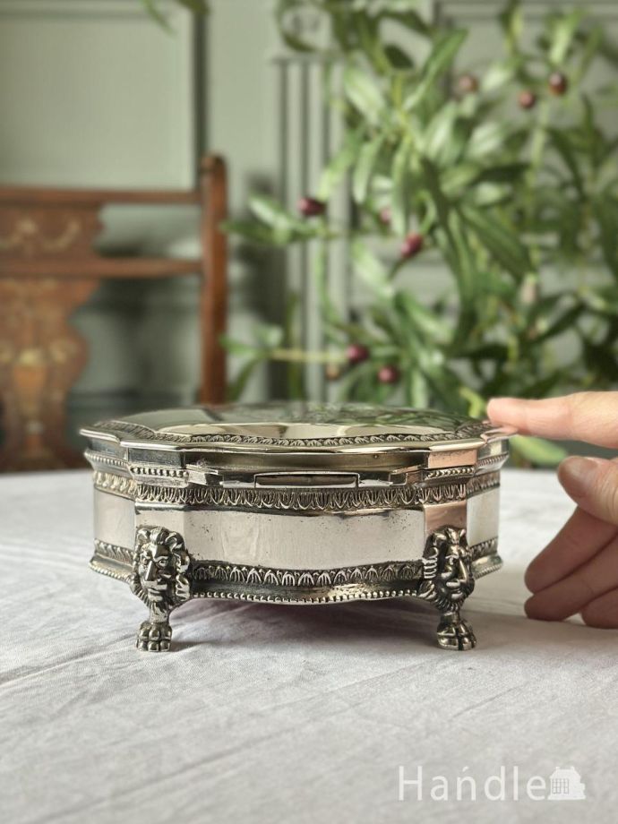 英国アンティークの小物入れ