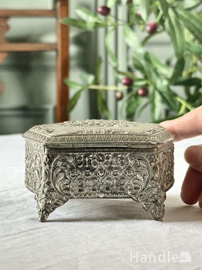 英国アンティークの小物入れ