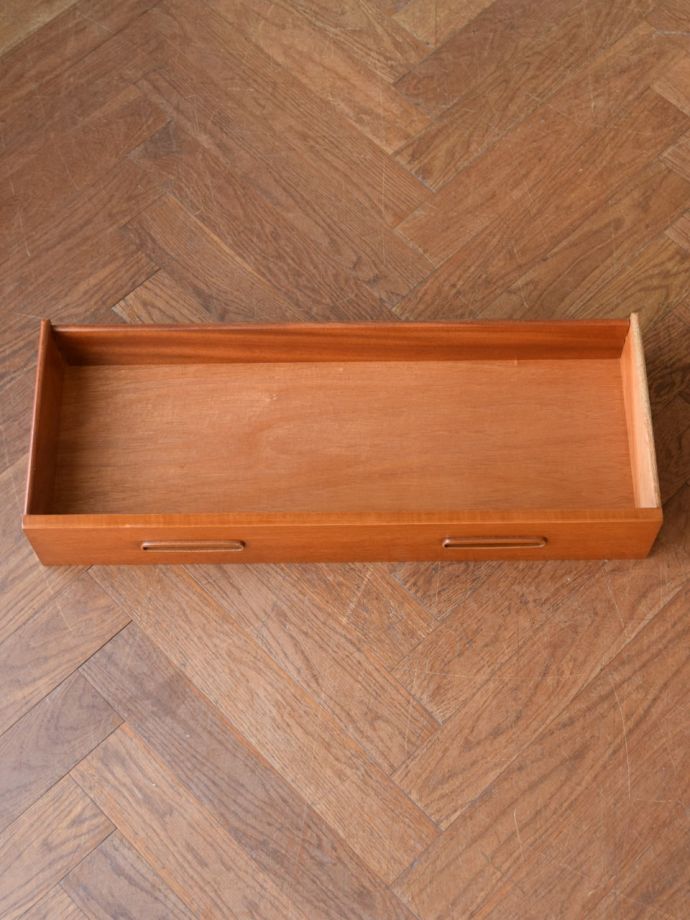 ヴィンテージキャビネットの引き出し