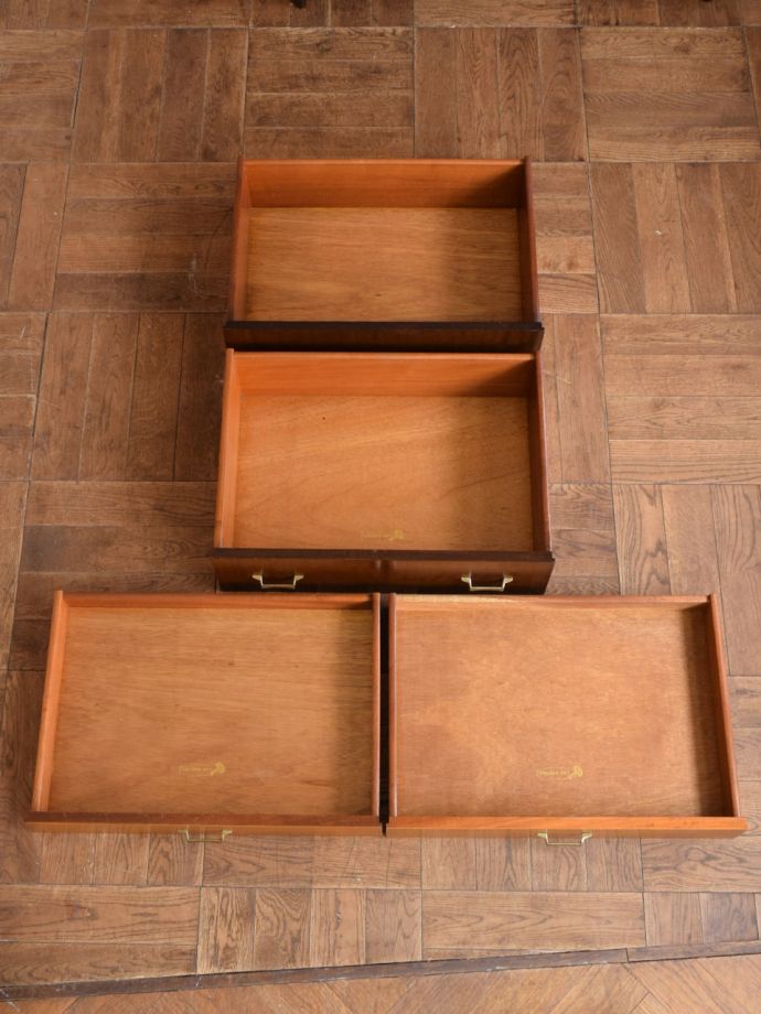 ビンテージサイドボードの引き出し