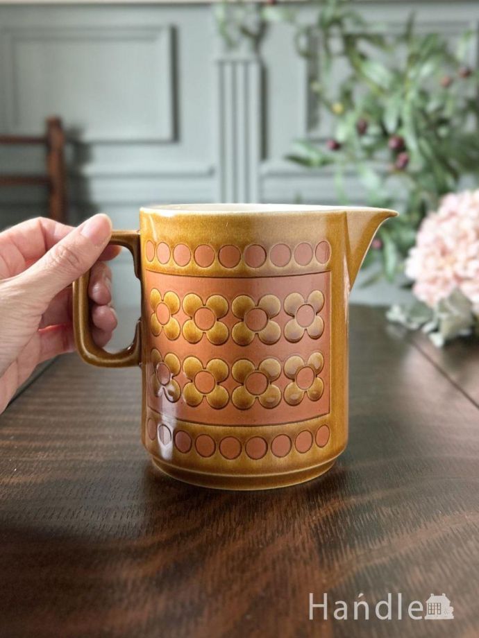 陶磁器のミルクピッチャー