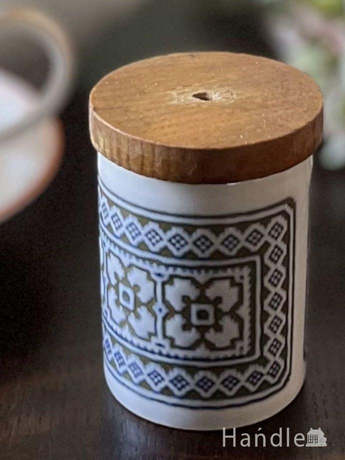 ホーンジーの陶器タペストリー(Tapestry)