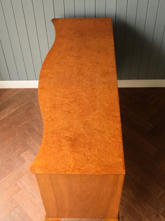 サイドボードの天板