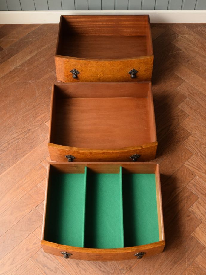 サイドボードの引き出し