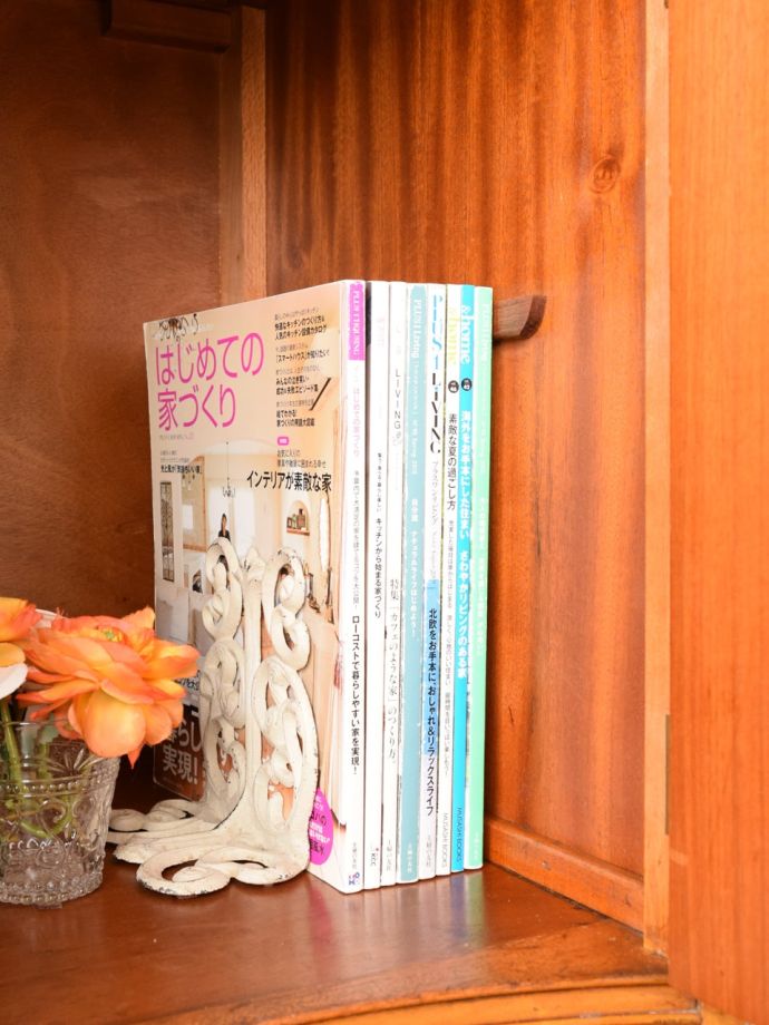 サイドボードの扉を開けると