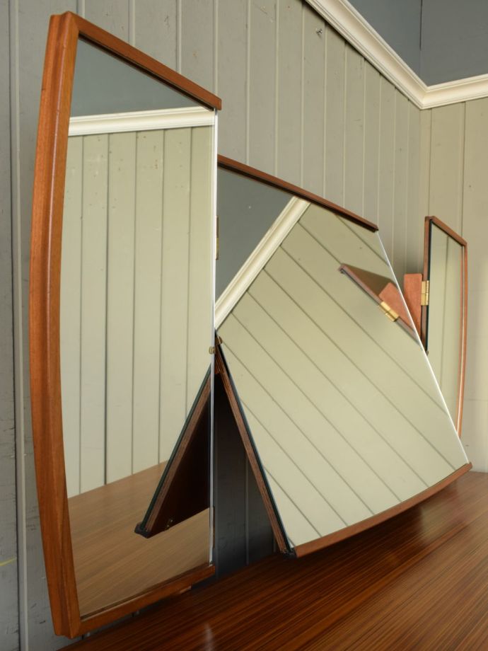 ヴィンテージドレッサーのミラー